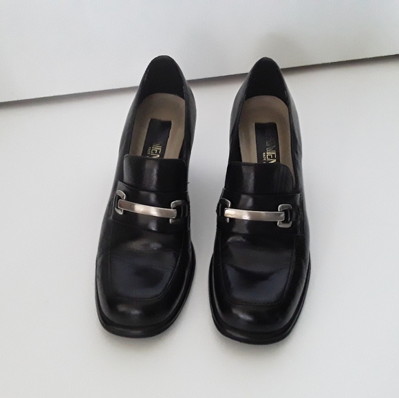 Loafer style pumps with a silver buckle hardware detail - Picture 5 of 5